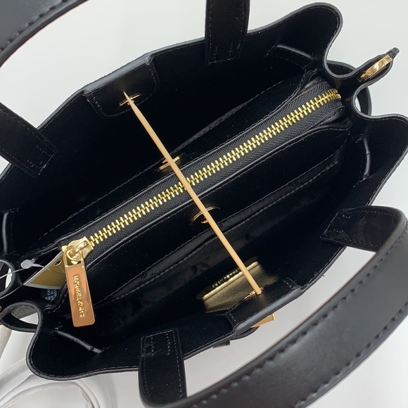 MICHAEL KORS OUTLET
Emilia Small Logo Satchel BLACK SIGNATURE COLOR - Picture 10 of 16